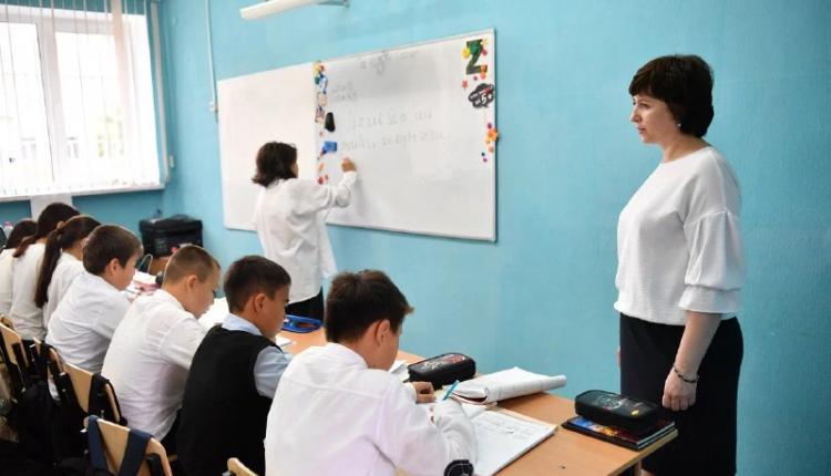 В Саратовской области продолжается работа по привлечению педагогов в школы