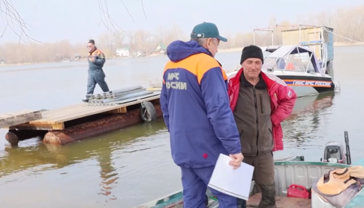 Разрешено выходить на воду на маломерных судах