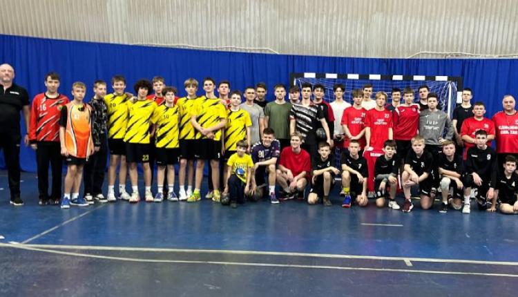Юные гандболисты из Белгорода проводят тренировочные сборы в Саратове
