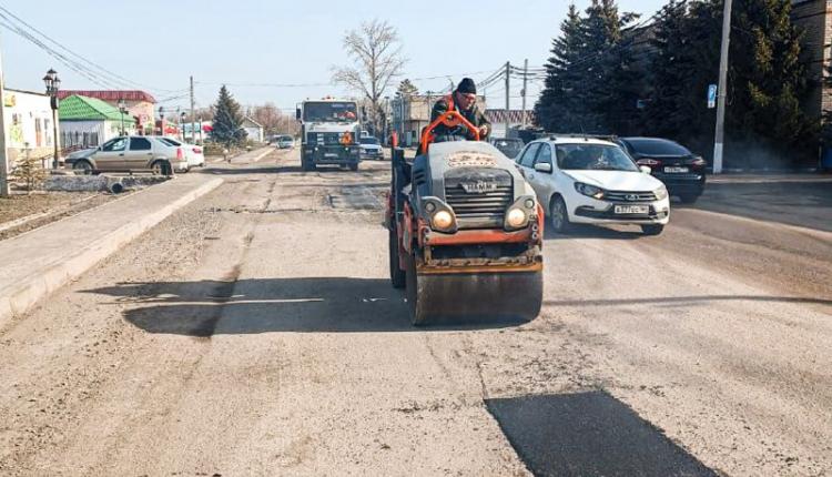 С начала года дефекты на саратовских дорогах устранили более чем на 42 тыс. квадратных метров 