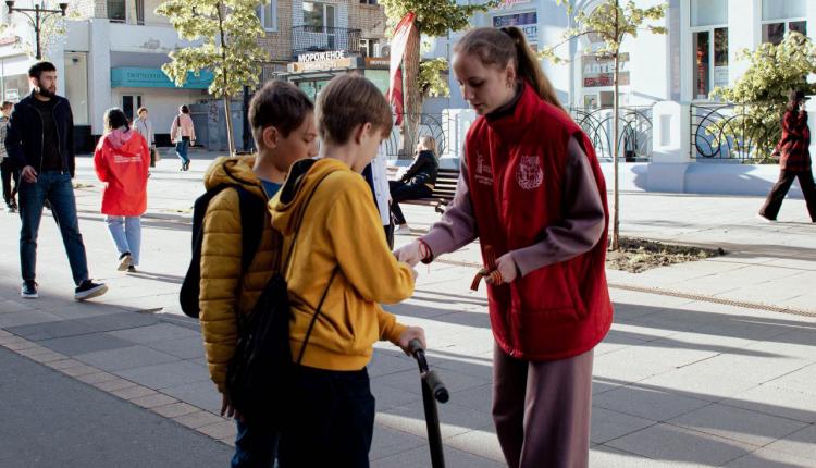 В День Святого Георгия Победоносца активисты регионального отделения «Волонтерской Роты Боевого Братства раздали горожанам георгиевские ленты