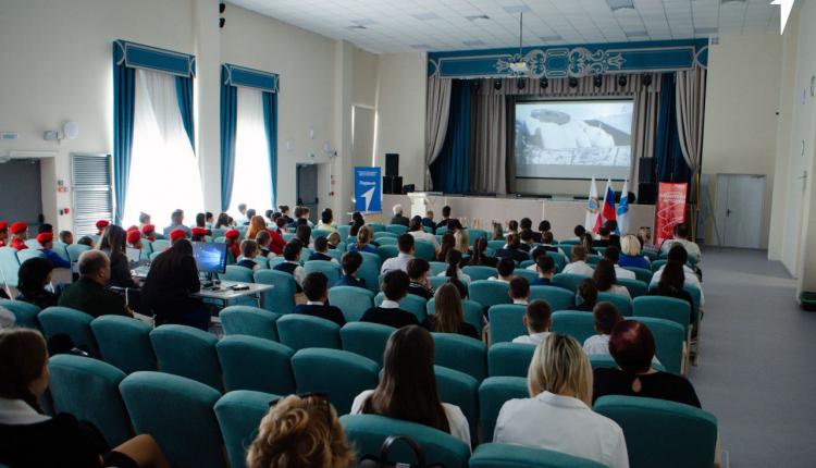 Саратовское отделение «Движения Первых» провело городское праздничное мероприятие на базе школы №80 «Ласточкино»