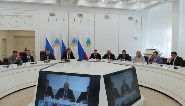 Роман Бусаргин провел постоянно действующее совещание с зампредами и министрами правительства области, а также главами муниципалитетов