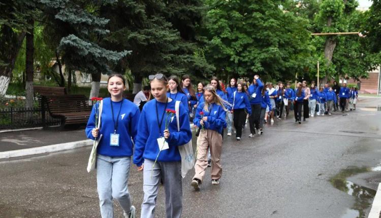 Школьники присоединились к делегации Саратовского университета, которую возглавил ректор А.Н. Чумаченко