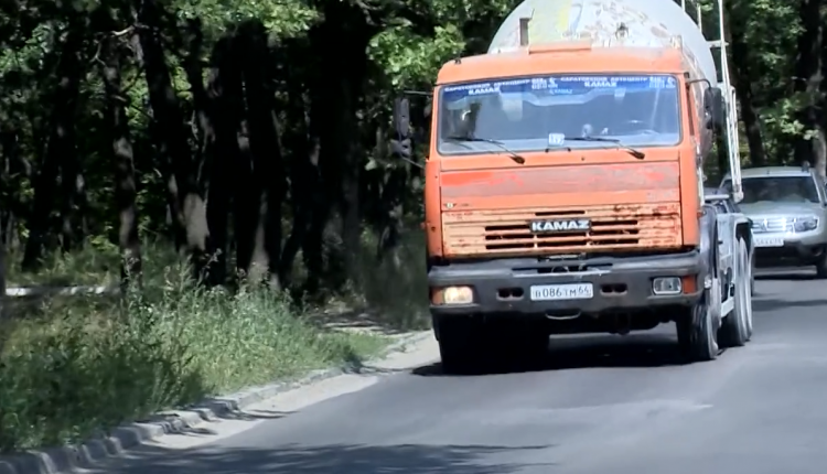 Почему водители грузовых автомобилей проезжают по Кумысной поляне несмотря на запрет?