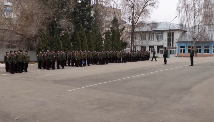 Для кадетов обустроили универсальную спортивную площадку с зонами для игры в баскетбол, волейбол и футбол, а также сдачи норм ГТО