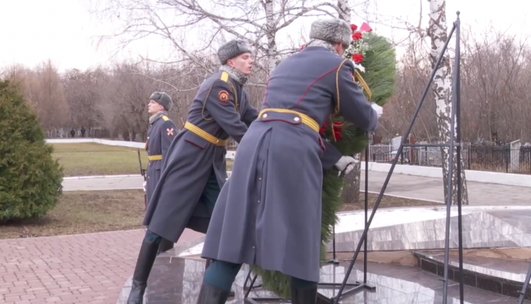 В этот день по всей стране проходит большое количество памятных мероприятий