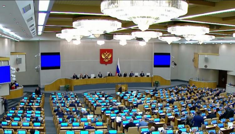 Он связан с законом о запрете приема в школу детей иностранцев, не прошедших тестирование по русскому языку