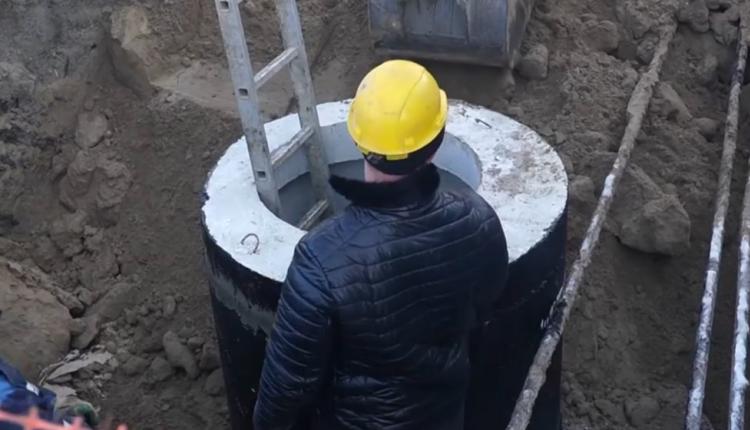Первый заместитель главы города Михаил Исаев побывал на нескольких участках, где запланирован ремонт