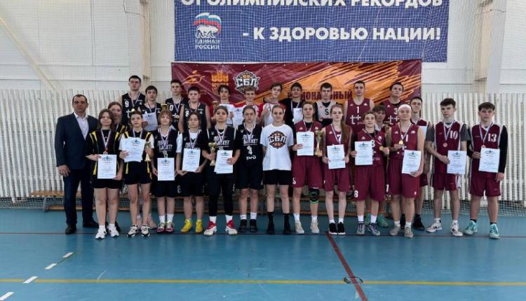 Юноши и девушки из Аткарска пробились в финальный этап турнира ПФО по баскетболу 3x3 среди школьников в Саратовской области 