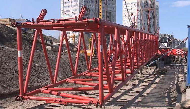 На «стрелке» развернули строительный городок