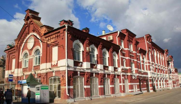 Работу по сохранению памяти о ветеранах и членах их семей ведут неравнодушные жители дома, потомки первых жильцов