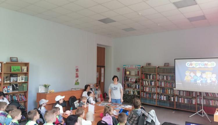 В рамках месячника антинаркотической направленности и пропаганды ЗОЖ проводят беседы и тренинги, читают лекции о вреде употребления наркотиков и психоактивных веществ