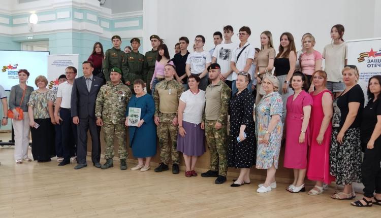 В стенах Областной универсальной научной библиотеки состоялась презентация второго сборника рассказов участников специальной военной операции «Нет уз святее товарищества»