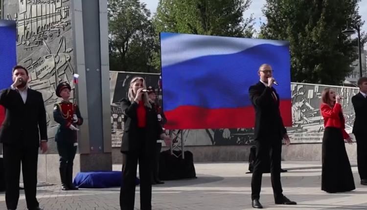 В мероприятии приняли участие представители органов власти, ветераны, трудовые коллективы, молодежь и общественные организации