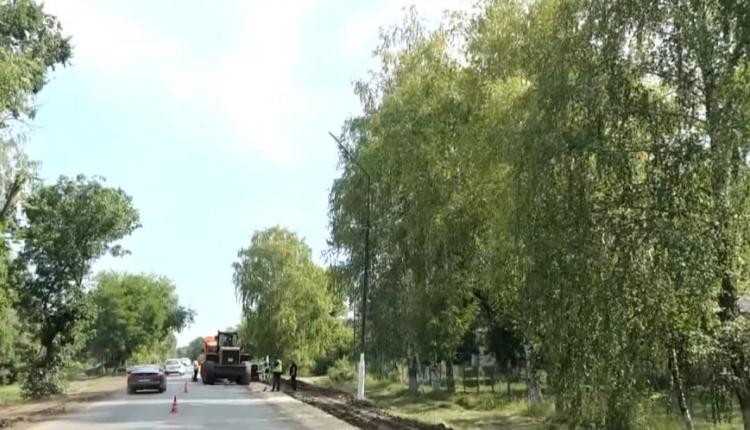 Роман Бусаргин осмотрел один из участков, который ремонтируется в рамках национального проекта Президента Владимира Путина «Инфраструктура для жизни»