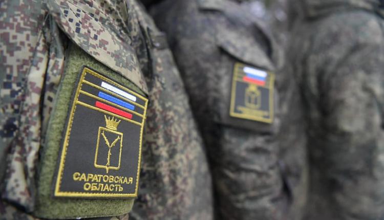 В пункте отборе на военную службу по контракту объяснили, куда обратиться жителям других регионов России, чтобы заключить контракт и служить вместе с саратовцами