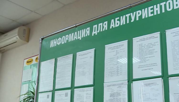 Будущие студенты могут ознакомиться со списками на сайтах учебных заведений