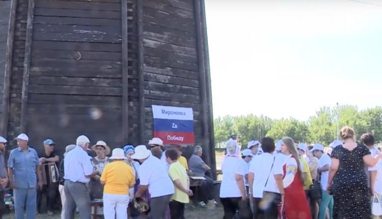 Фестиваль состоялся в рамках нового регионального проекта «ДОЛГОлетние встречи» в Питерском районе