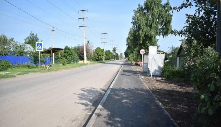 В Ртищевском районе благоустроили тротуар, ведущий к школе и детским садам