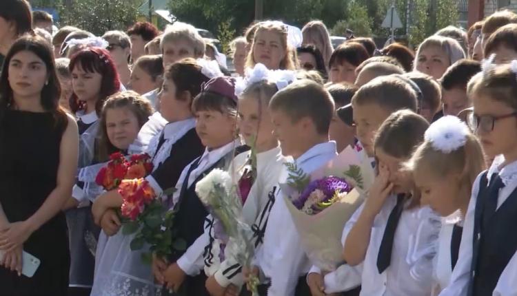 Впервые звонок прозвенел для 21 тысячи первоклассников