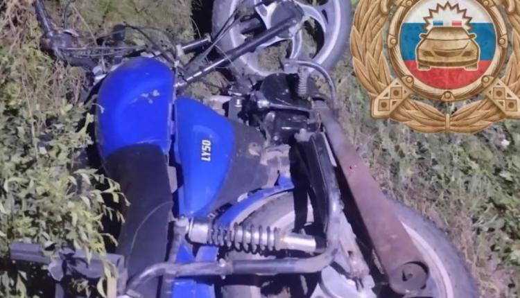50-летний водитель мотоцикла уронил свой двухколесный транспорт