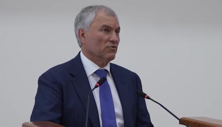 По мнению председателя Госдумы, помимо предметов они могут научить детей настоящему патриотизму