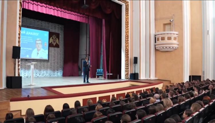 В Саратове прошли творческие встречи обучающихся вузов с автором многочисленных книг и фильмов о Нюрнбергском процессе, почетным профессором СГЮА Александром Звягинцевым