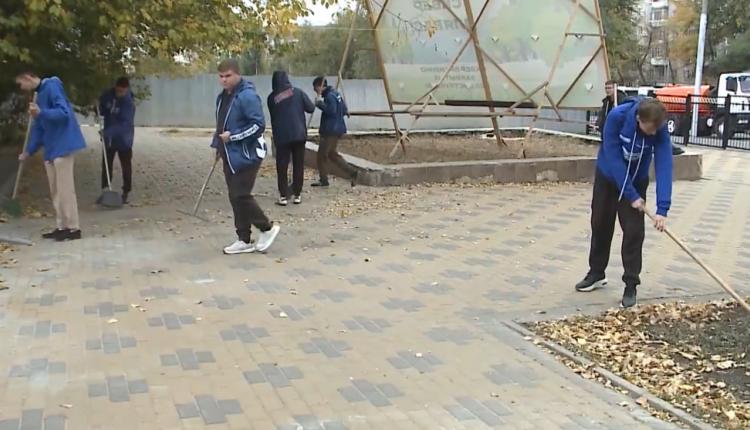 Собрали мусор и опавшую листву