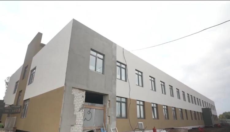 Уже готова часть кабинетов, на втором этаже ведется чистовая отделка