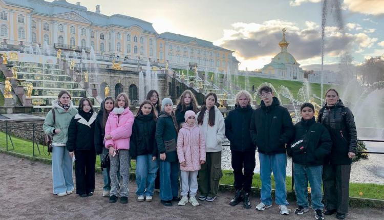 Осенний Санкт-Петербург посетили обучающиеся Центральной детской музыкальной школы Саратова и Детской школы искусств села Александров Гай