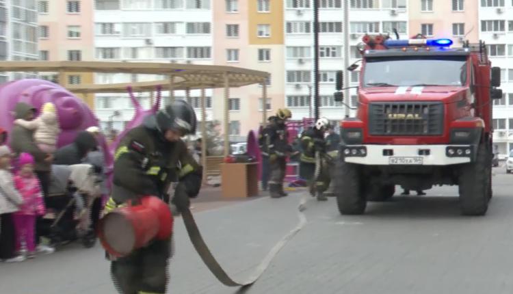 Это соревнования, в которых командам приходится совершать скоростной пеший подъем по лестничным маршам высотки