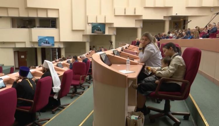 В важной дискуссии приняли участие не только депутаты, но и молодые родители