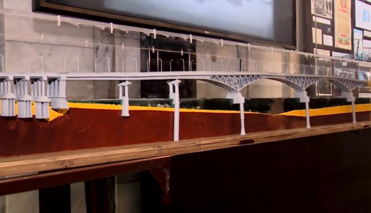 На выставке представлены материалы по истории возведения этих уникальных инженерных сооружений – фотографии, документы и эскизные проекты из фондов музея