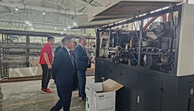 Сегодня предприятие производит более 800 наименований фасовочно-упаковочного оборудования, которое расходится по всем регионам России