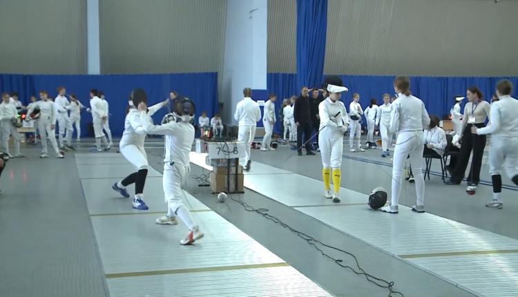 В спорткомплексе «Кристалл» прошел традиционный турнир по фехтованию «Волга-Волга»