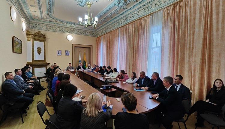 13 ноября в Вольске прошло кустовое рабочее совещание по вопросам повышения инвестиционной привлекательности муниципальных образований