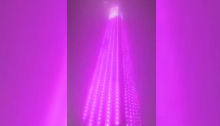 Это произошло в честь Международного дня недоношенных детей, который отмечался накануне