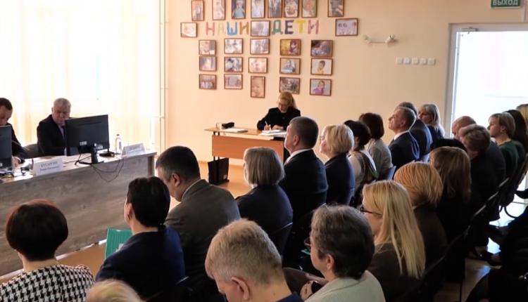 Губернатор Роман Бусаргин встретился с главными врачами больниц Саратовской области