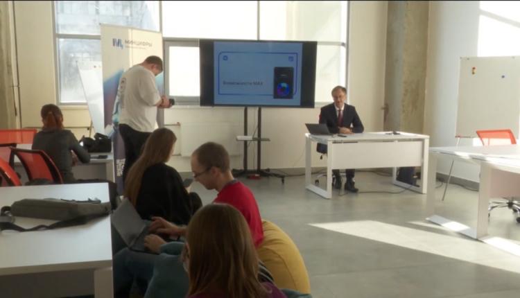 Вместо паспорта QR-код, эксклюзивные сервисы Госуслуг и он в «белом списке», значит, работает даже при массовом отключении мобильного интернета