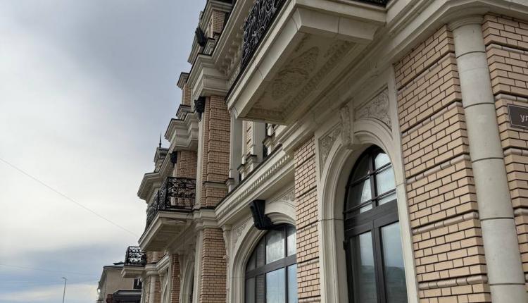 В здании будущей картинной галереи музея К.А. Федина на улице Октябрьской активно ведутся восстановительные работы