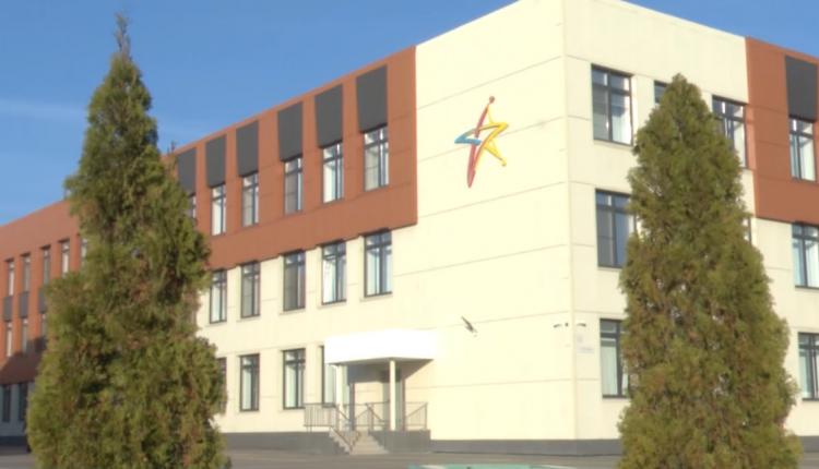 Во время поездки в Саратов он посетил два микрорайона – Авиатор и Звезду, где в общей сложности проживают около 17 тысяч человек и за последнее время появилось 50 новых домов