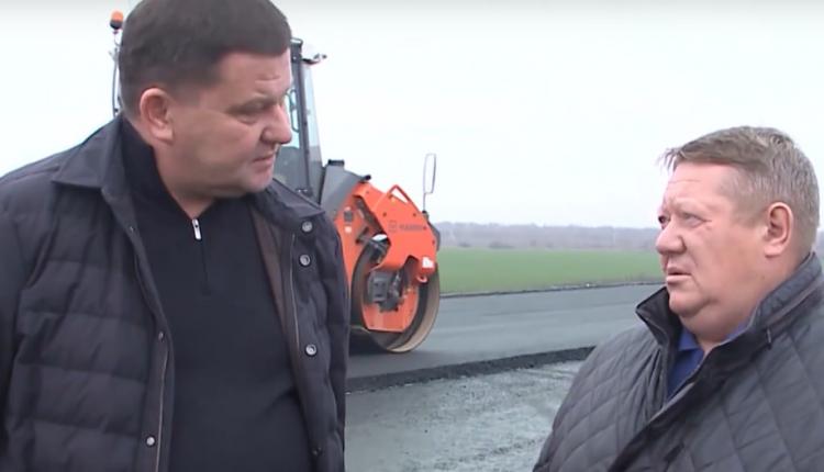 Там вместе с жителями он посмотрел, как преобразился после благоустройства центр города и как идет реализация проекта по строительству объездной дороги