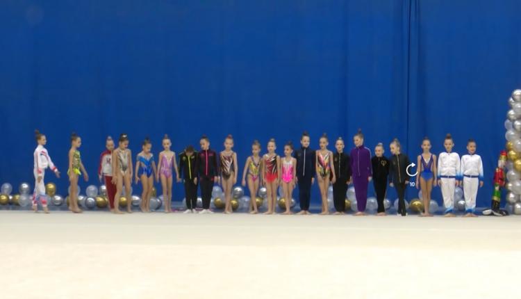 В спорткомплексе «Кристалл» устроили областные соревнования по художественной гимнастике «Зимняя сказка»