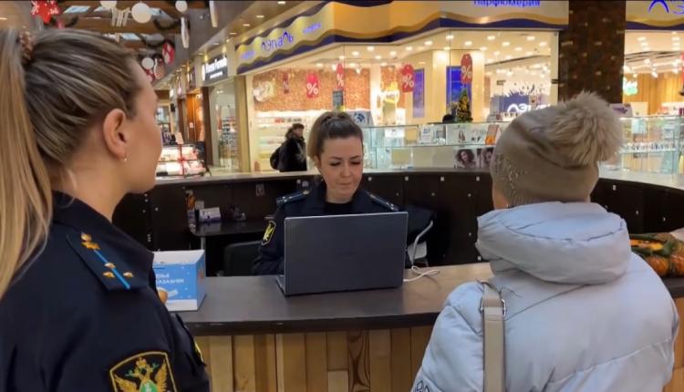 Ее цель — напомнить жителям региона о необходимости своевременно погашать задолженности, особенно накануне новогодних праздников, когда многие планируют поездки за границу