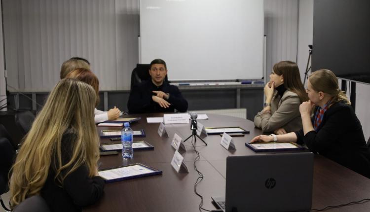 Вчера в министерстве инвестиционной политики Саратовской области состоялась встреча с участниками Всероссийской образовательной программы по развитию промышленного туризма «Открытая промышленность»