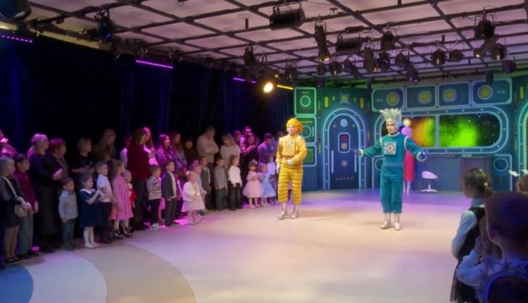 Они любят игры, мечтают о мандаринах и хотят зажечь самую яркую звезду на новогодней елке