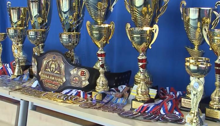 В спортивном комплексе «Кристалл» состоялись чемпионат и первенство Саратовской области по спортивной борьбе детской лиги на призы депутата областной Думы Вячеслава Калинина