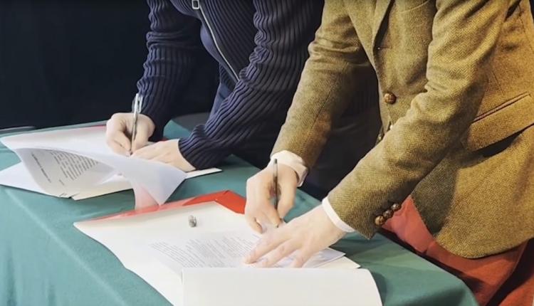 Договор о творческом сотрудничестве и аншлаговая премьера