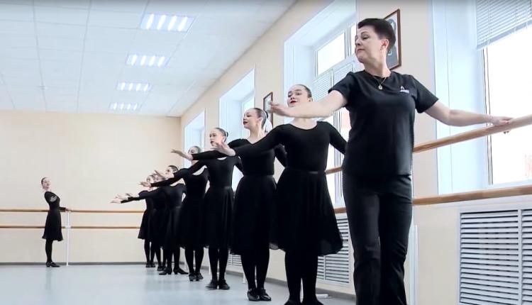 Одна из них – артистка-вокалистка Саратовской филармонии имени Шнитке, другая – преподаватель Балаковского филиала Областного колледжа искусств